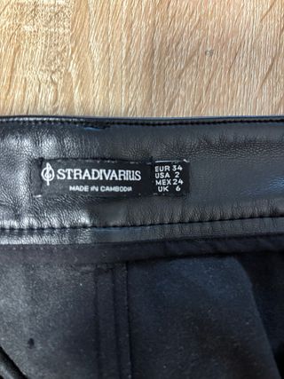 Pantalones Cargo Efecto Piel Stradivarius Negros