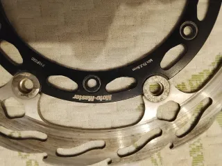 Disco de Freno, depósito y plásticos.