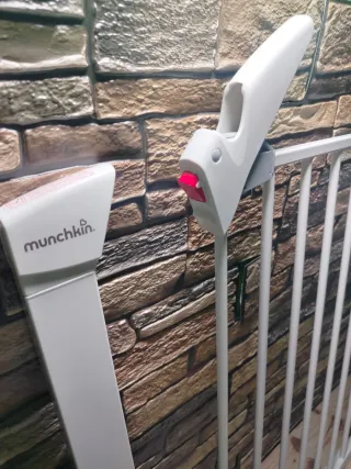 MUNCHKIN MAXI-SECURE Puerta de seguridad 76-82 cm