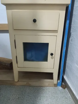 Mesita de noche beige con cristal SOLO HASTAVIERNE