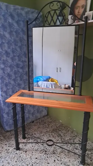 Mueble recibidor con espejo y cristal. 98x39x75cm.