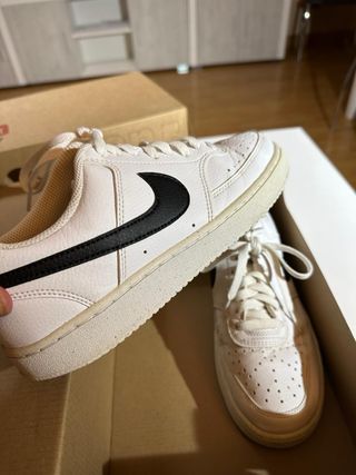 Zapatillas Nike Blancas y Negras