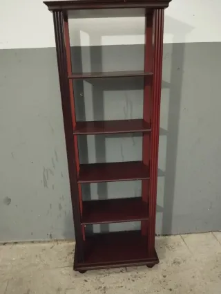 Estantería de madera pequeña