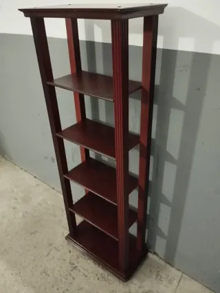 Estantería de madera pequeña