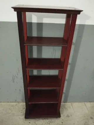 Estantería de madera pequeña
