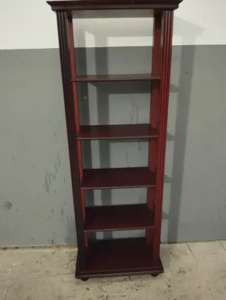 Estantería de madera pequeña