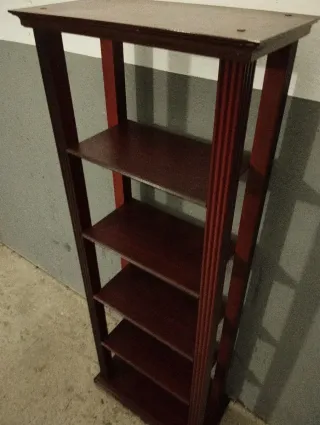 Estantería de madera pequeña