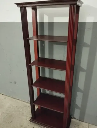 Estantería de madera pequeña