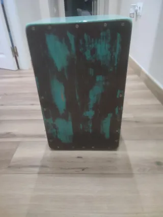 Cajón de música artesanal