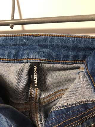 Pantalones vaqueros pitillo con adornos