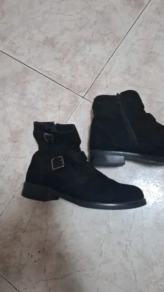 Botines negros ante con hebillas
