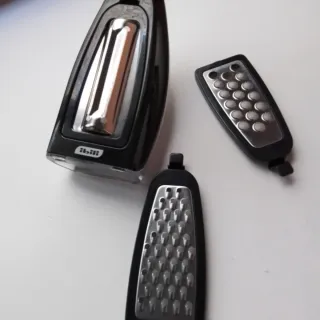 Set menaje cocina: cuchillo, pelador, especiero