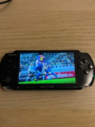 PSP 3000 Negra + 3 UMDs + Accesorios