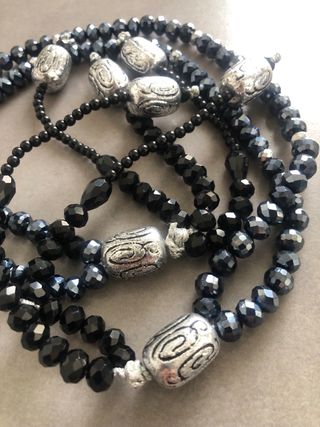 Juzu Buddista Nero con Ciondoli Argentati