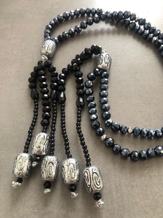 Juzu Buddista Nero con Ciondoli Argentati