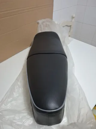 Asiento Vespa 150s, 160, GT, GS, 150 Sprint. Nuevo