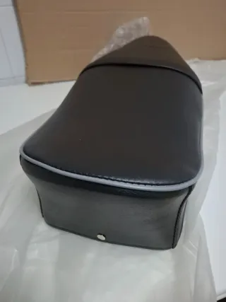 Asiento Vespa 150s, 160, GT, GS, 150 Sprint. Nuevo