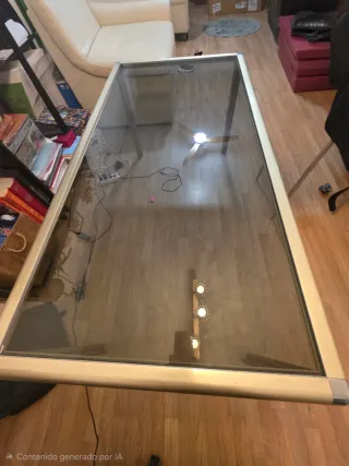 Mesa de comedor cristal y metal dorado