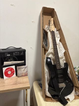 Guitarra Eléctrica Yamaha + Amplificador