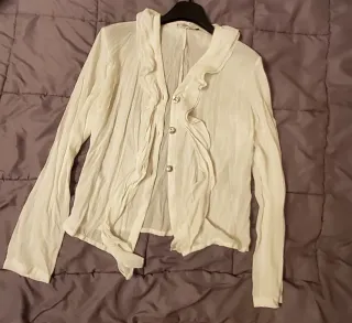 Camicetta con bottoni e volant