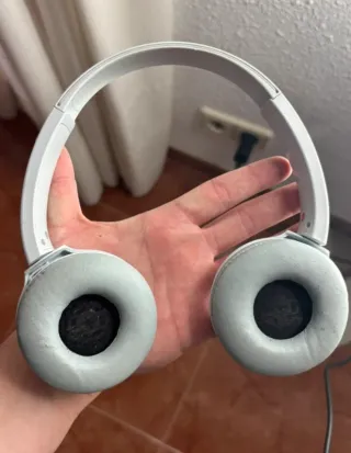 Cascos Sony Blancos y Grises