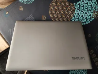 Portátil Lenovo IdeaPad 330-15IKB