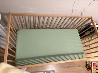 Cambiador/bañera y cuna con 2 colchones