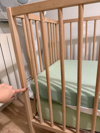 Cambiador/bañera y cuna con 2 colchones