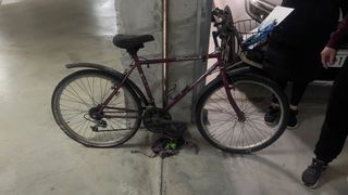 Bicicleta de montaña morada