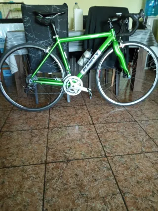 Bicicleta de carretera Planet X verde