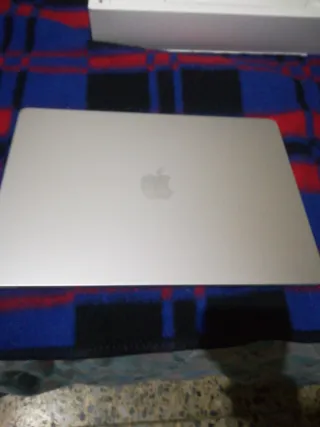 MacBook Air 15 M4 16/512 Gris Espacial