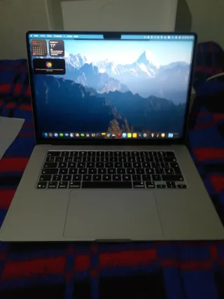 MacBook Air 15 M4 16/512 Gris Espacial