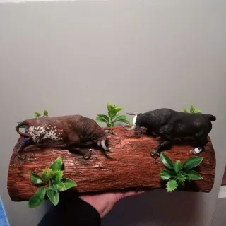 tronco  de encina con figuras en miniatura