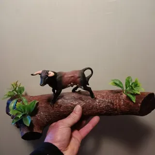 tronco  de encina con figuras en miniatura