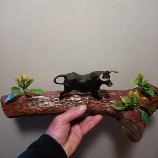 tronco  de encina con figuras en miniatura