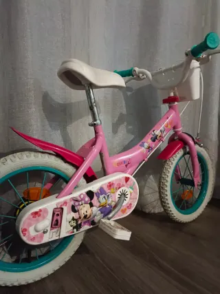 Bicicleta para niña de 14 pulgadas con ruedines