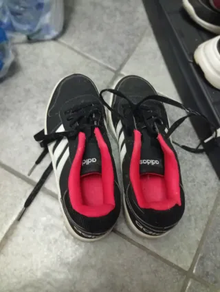 Scarpe Adidas nere e rosse