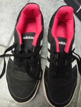 Scarpe Adidas nere e rosse