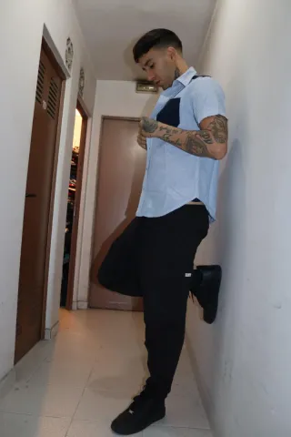 Camisa Rayas Azul y Pantalón Negro