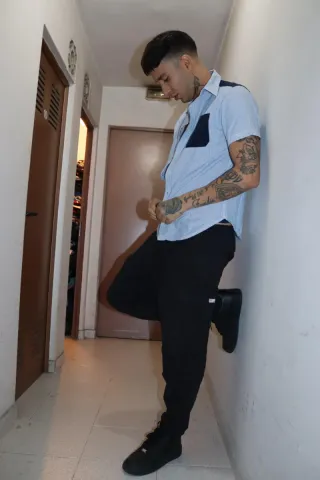 Camisa Rayas Azul y Pantalón Negro