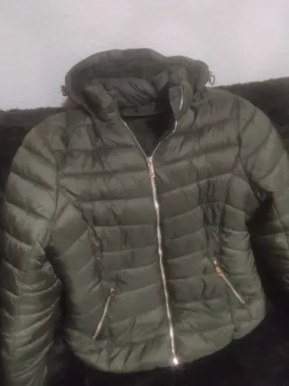 Abrigo acolchado verde militar