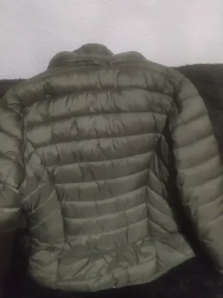 Abrigo acolchado verde militar