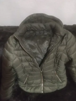 Abrigo acolchado verde militar