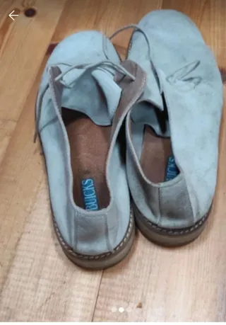 Zapatos grises de ante