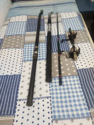 3 cañas de pescar y 2 carretes