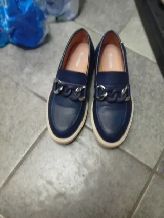 Scarpe donna blu con catena
