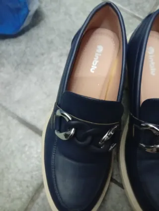 Scarpe donna blu con catena