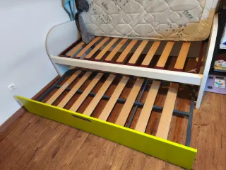 Cama nido moderna en perfecto estado.
