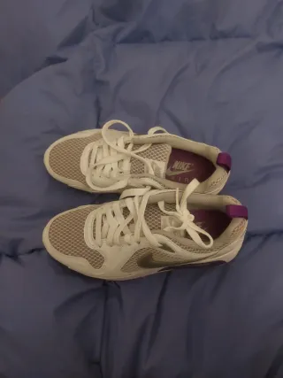 Nike Air Zapatillas Blancas y Moradas