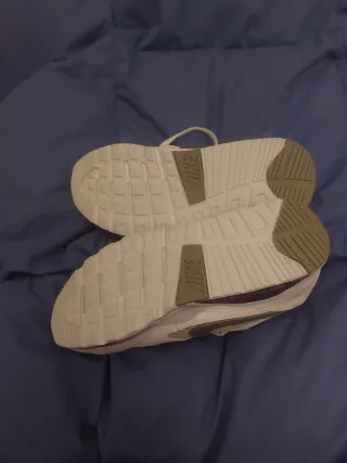 Nike Air Zapatillas Blancas y Moradas